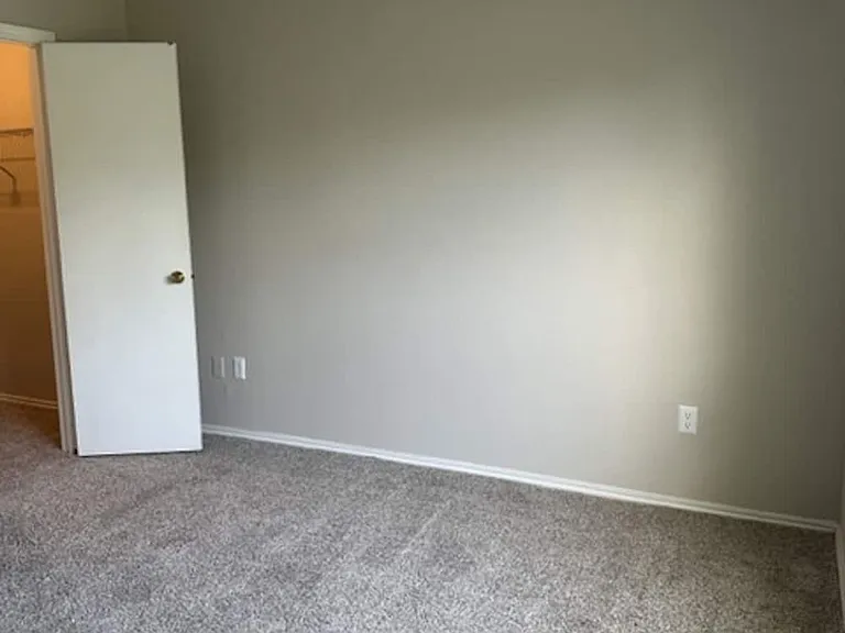 Fairway Square Apartments — Photo 37