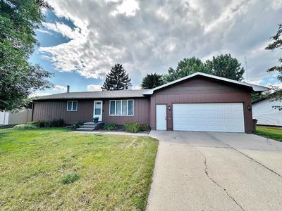 1836 14th St SW, Minot, ND, 58701