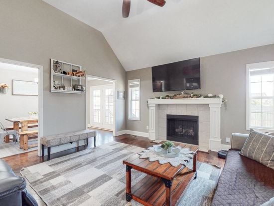 559 Tracy Ln, Clarksville, TN 37040