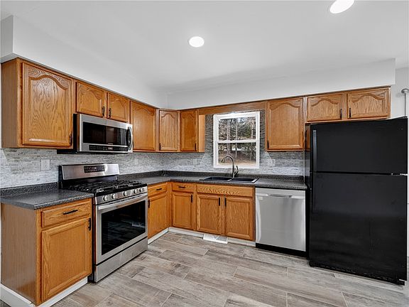 5th image of 441 Chambers Rd