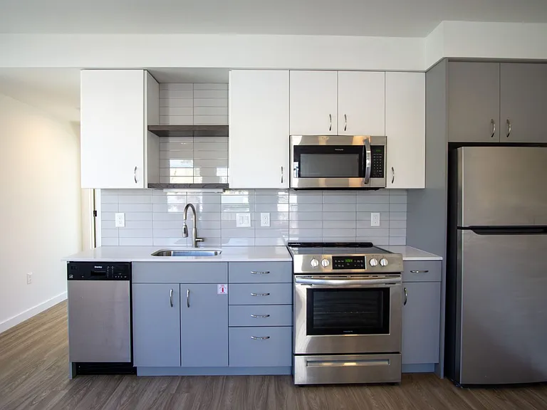 2320 N Vancouver Ave #203 — Photo 6