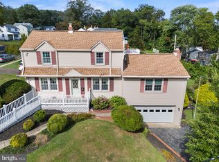 528 School House Ln, Willow Grove, PA