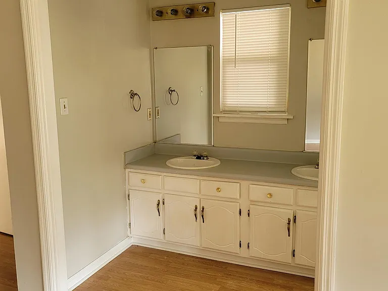 1827 Valley Brook Dr — Photo 7