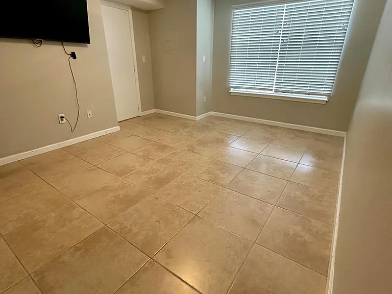 1050 Crystal Way #H — Photo 23