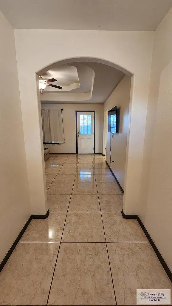 3 bed, 2.0 bath, 1188 sqft, $2,000 — Photo 3