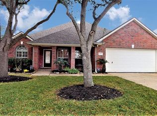 815 Deer Hollow Dr, Sugar Land, TX 77479