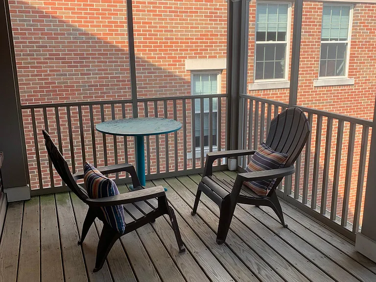 Screen in porch deck