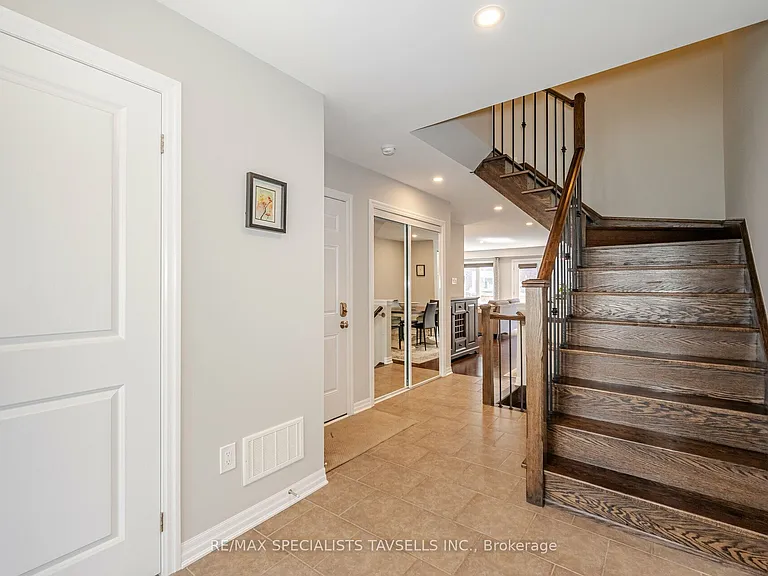 13 Lothbury Dr — Photo 5