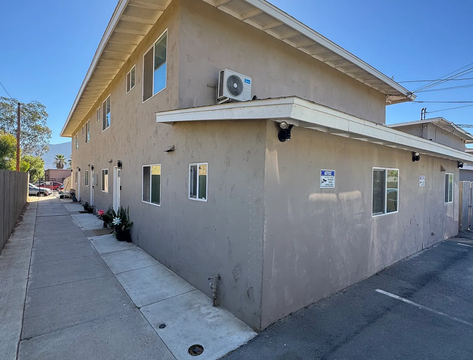2 bed, 1.5 bath, 1050 sqft, $2,475 — Photo 2