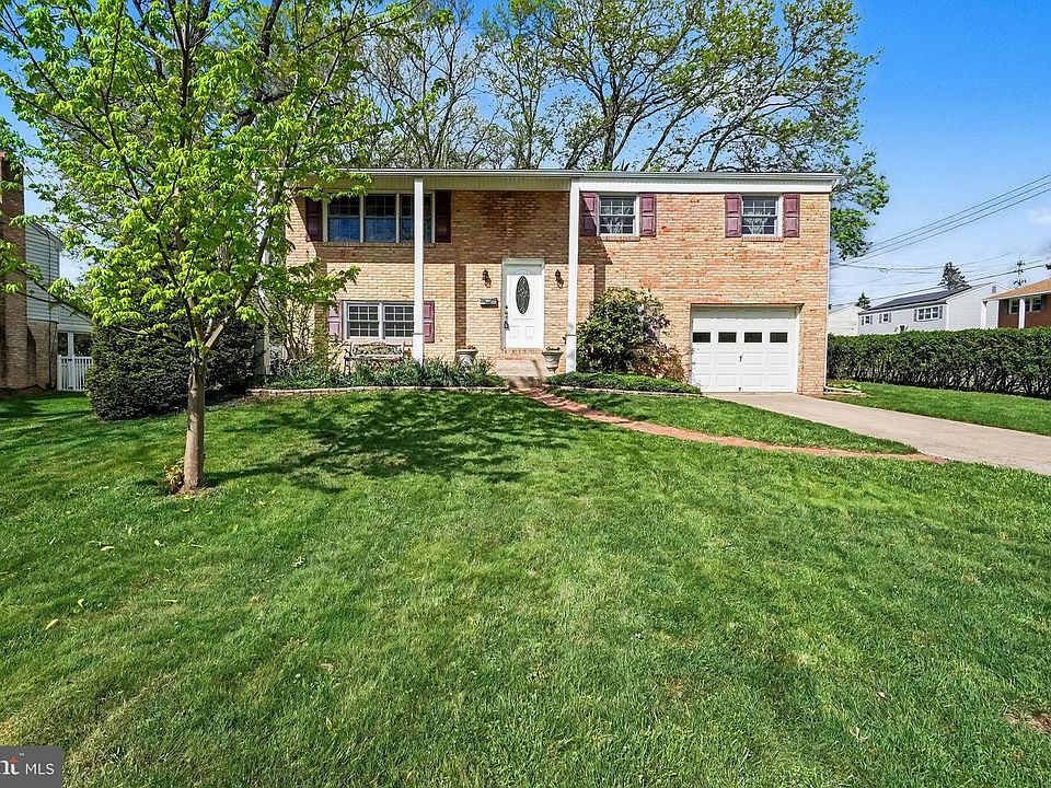 1st image of 300 Thomas Dr