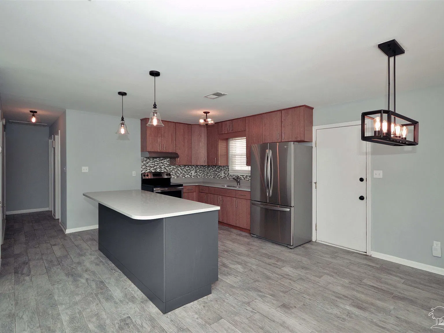 2 bed, 1025 sqft, $1,975 — Photo 2