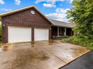 1148 W Riverdale Dr, Nixa, MO 65714