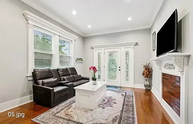 3 bed, 2.0 bath, 1030 sqft, $3,000 — Photo 3