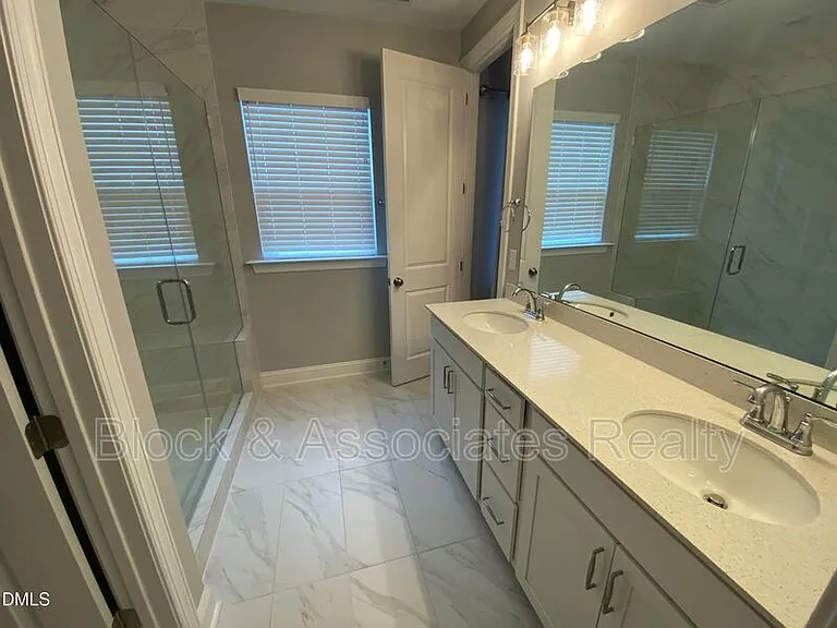 806 Grafton Peak Ln — Photo 14