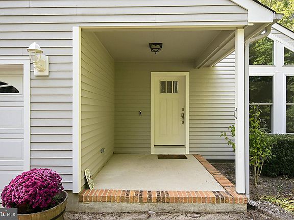 5th image of 12 Champlain Ct