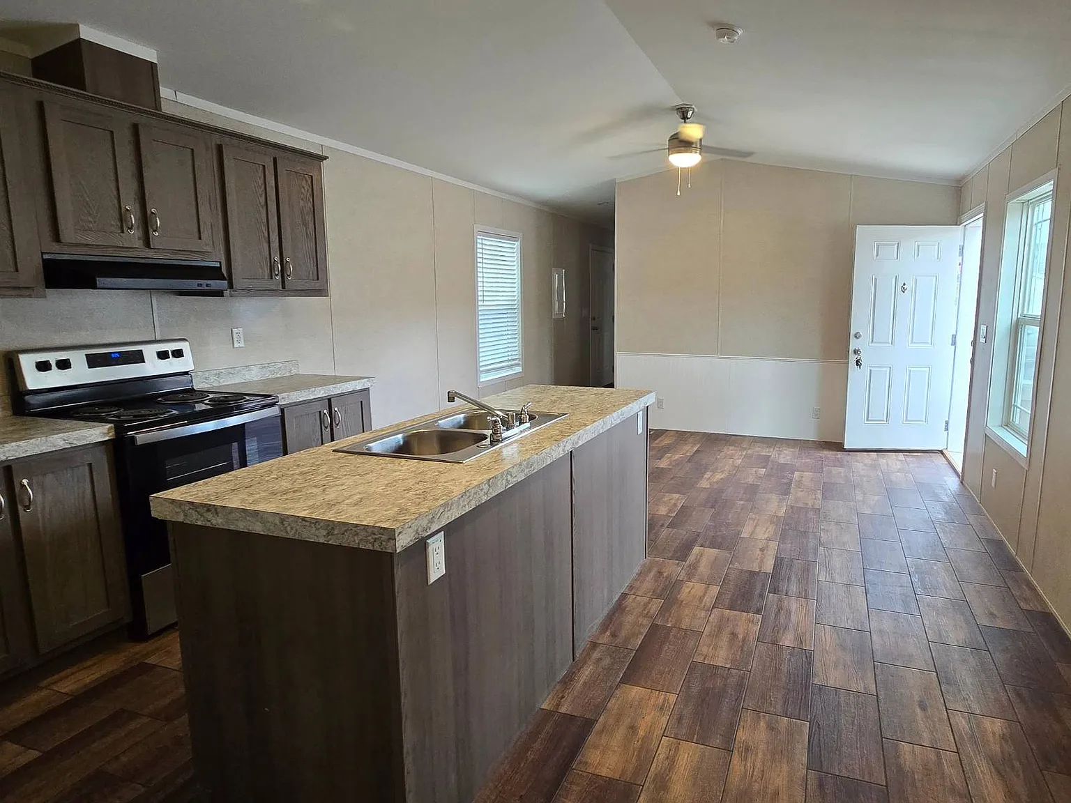 3 bed, 2.0 bath, 1120 sqft, $995 — Photo 1