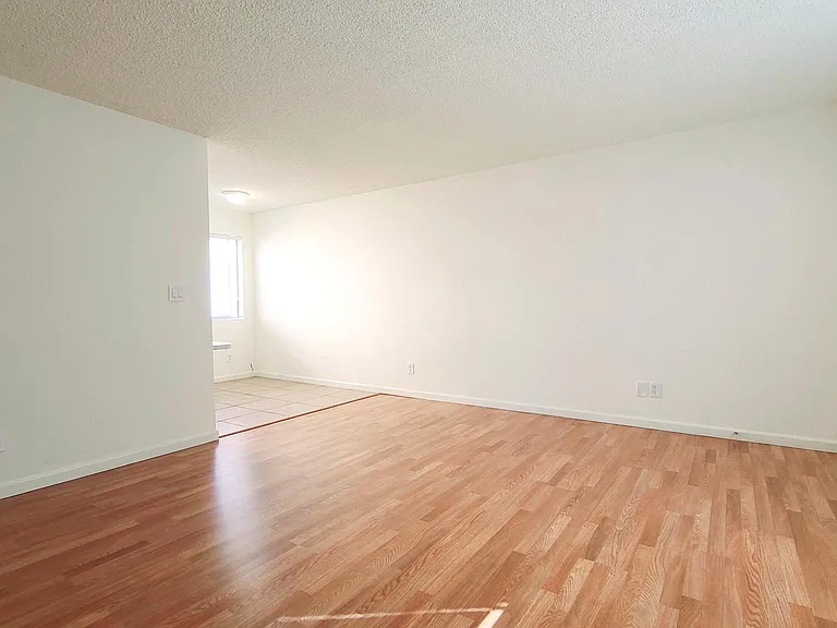 1327 Grand Ave — Photo 5