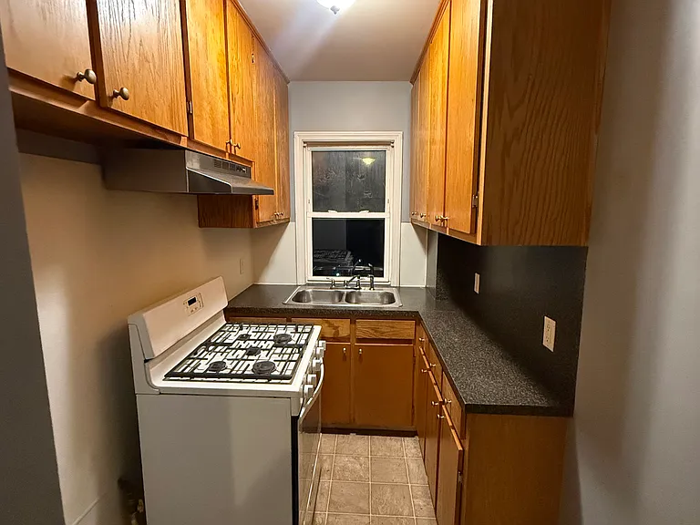 16 Warren St #2 — Photo 2
