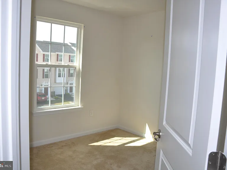 905 Susan Cir — Photo 24