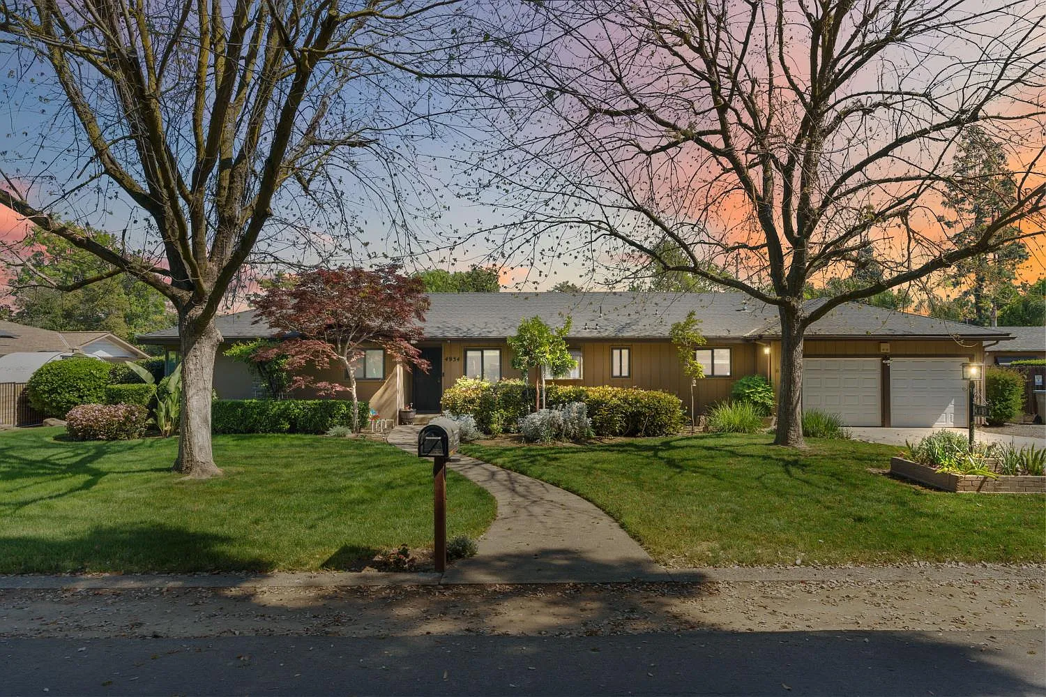 4934 N Del Mar Ave photo 1