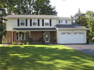 7 Stone Barn Rd, Rochester, NY 14624