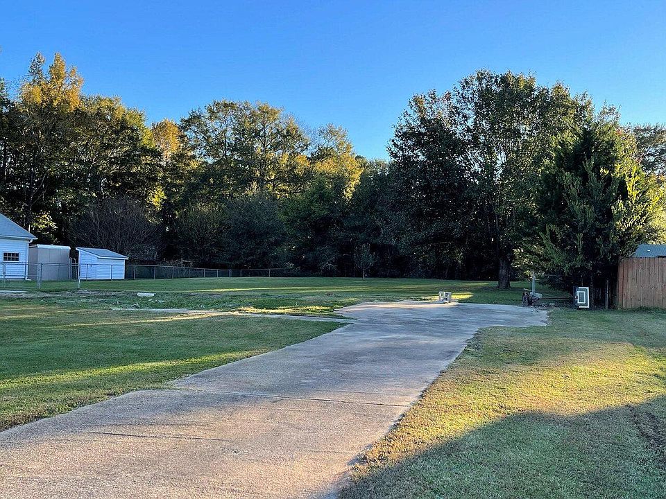 2nd image of 1115 Williams Ln