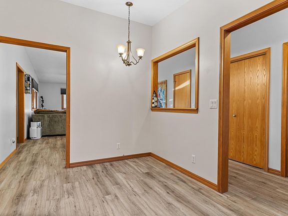 5th image of 65 High Ridge Ct