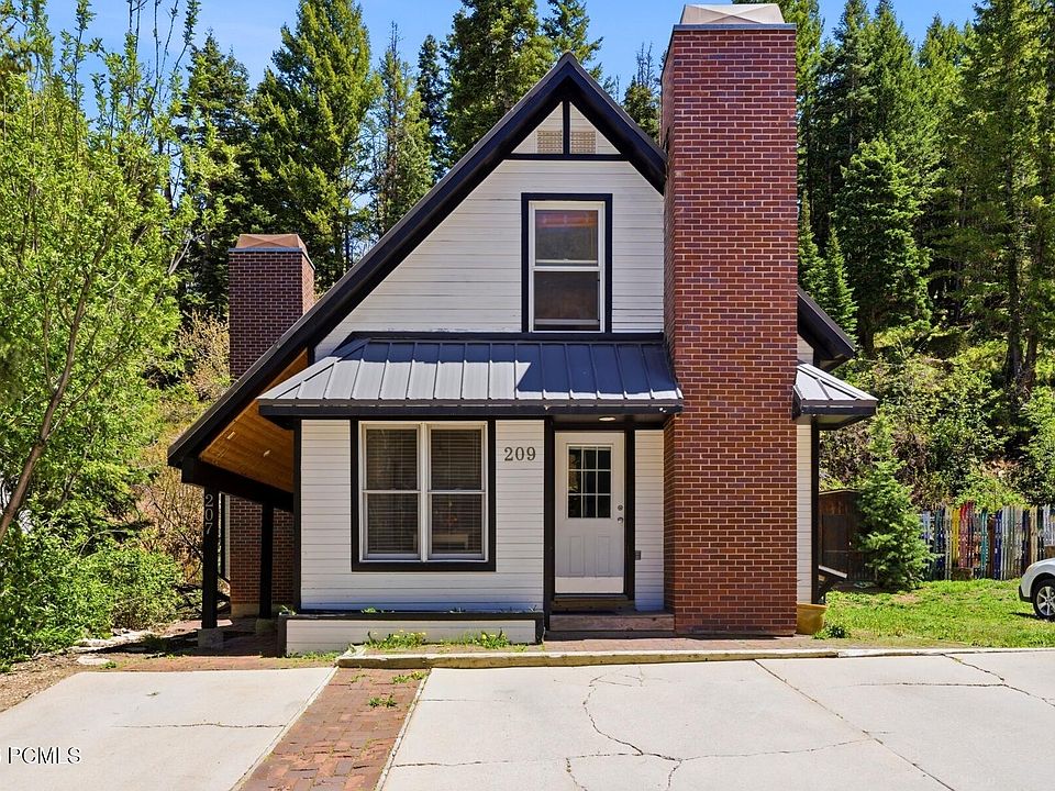 1st image of 207 Daly Ave #207 & 209