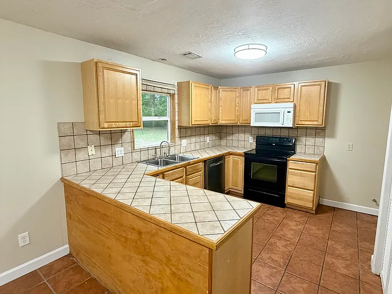 513 Cherokee Ct — Photo 10