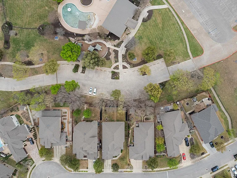 916 Easton Dr — Photo 30