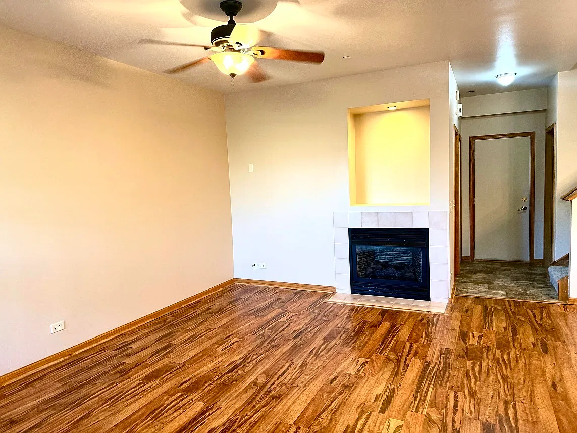 2 bed, 1.5 bath, 1200 sqft, $2,200 — Photo 3