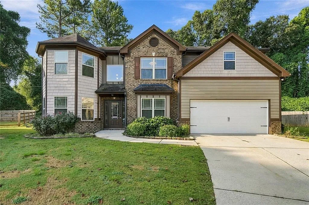 5 bed, 3.0 bath, 2527 sqft, $2,495 — Photo 1