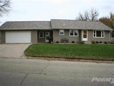 102 Circle Dr, Williamsburg, IA, 52361