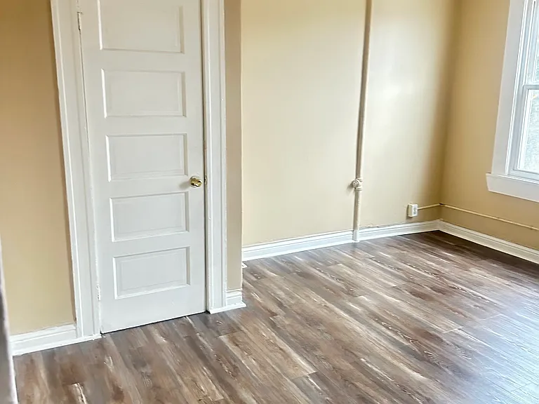 2240 Penrose Ave — Photo 10