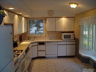 2nd image of 60 Circle Dr N