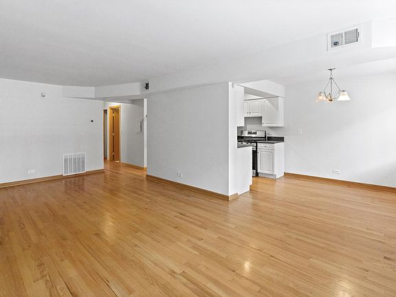 5th image of 2112 W Armitage Ave APT Gw