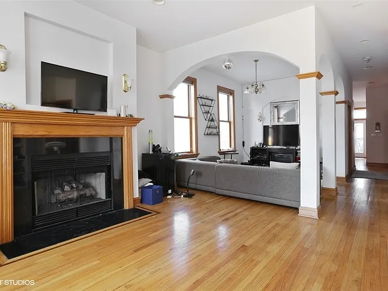 1415 W Barry Ave #1 — Photo 3