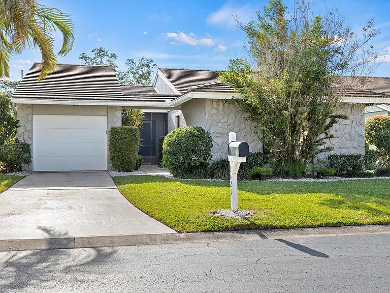 2621 SW Egret Pond Cir — Photo 1