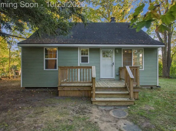 29093 List St, Farmington Hills, MI 48336