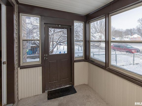 3rd image of 210 S Elmwood Ave