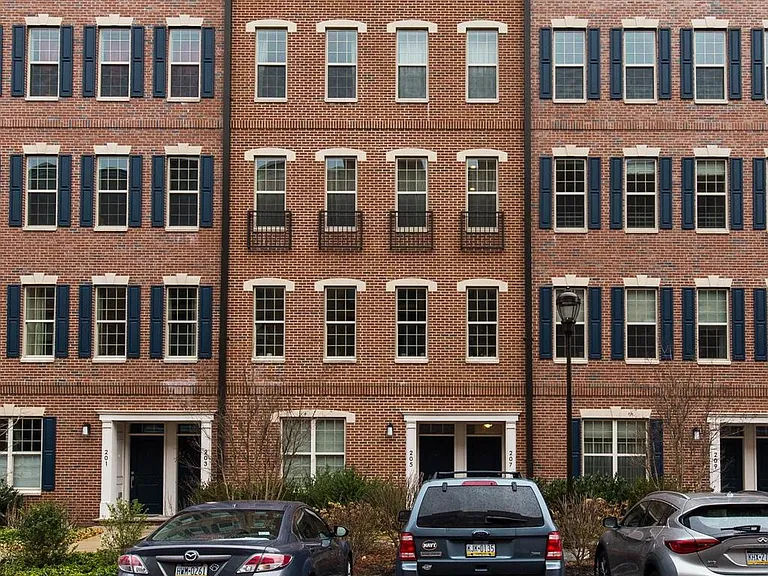 207 Brinley Ct — Photo 25