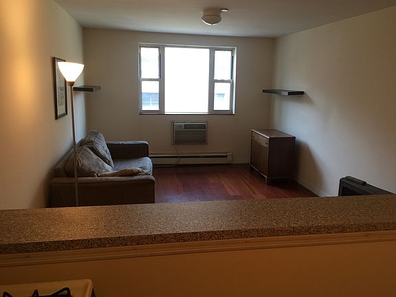 4th image of 3033 30th St #3