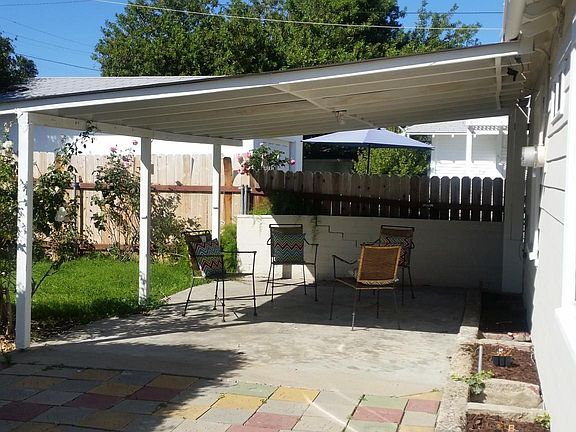Private shaded back yard