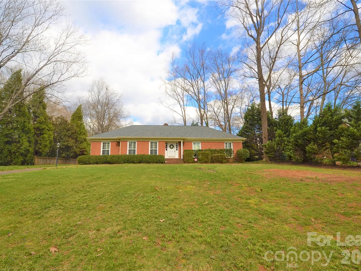 3 bed, 2.0 bath, 2135 sqft, $3,100 — Photo 2