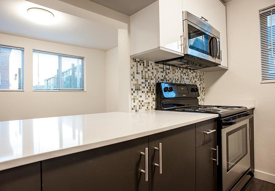 1st image of 2122 E Jefferson St #17674627