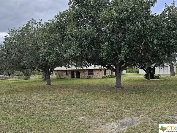 82 W Point St, Victoria, TX 77905