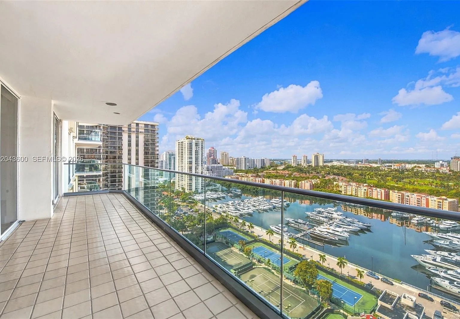 Turnberry Isle Condo — Photo 1