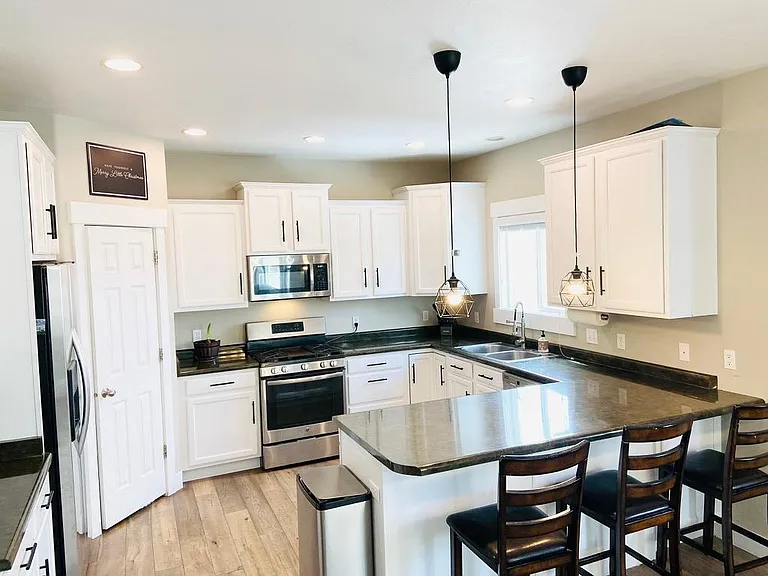 543 W Crenshaw Way — Photo 6