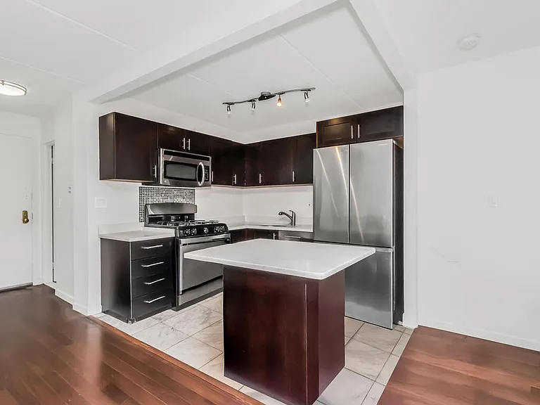 1155 Warburton Ave #8Y — Photo 3