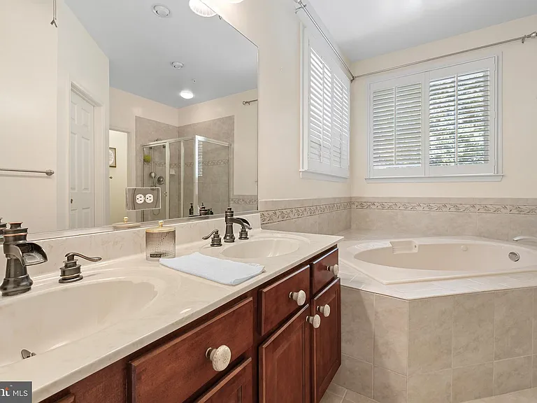 11810 Tregiovo Pl — Photo 16